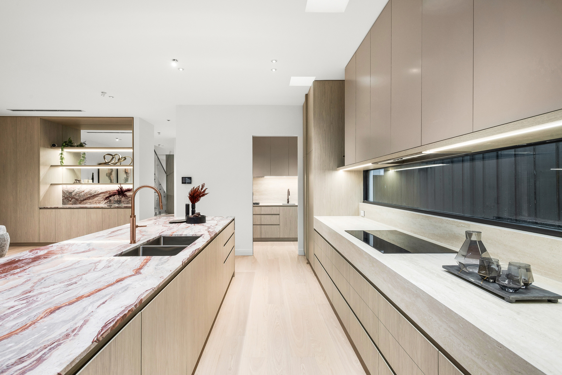 Kitchen island in Italian marble